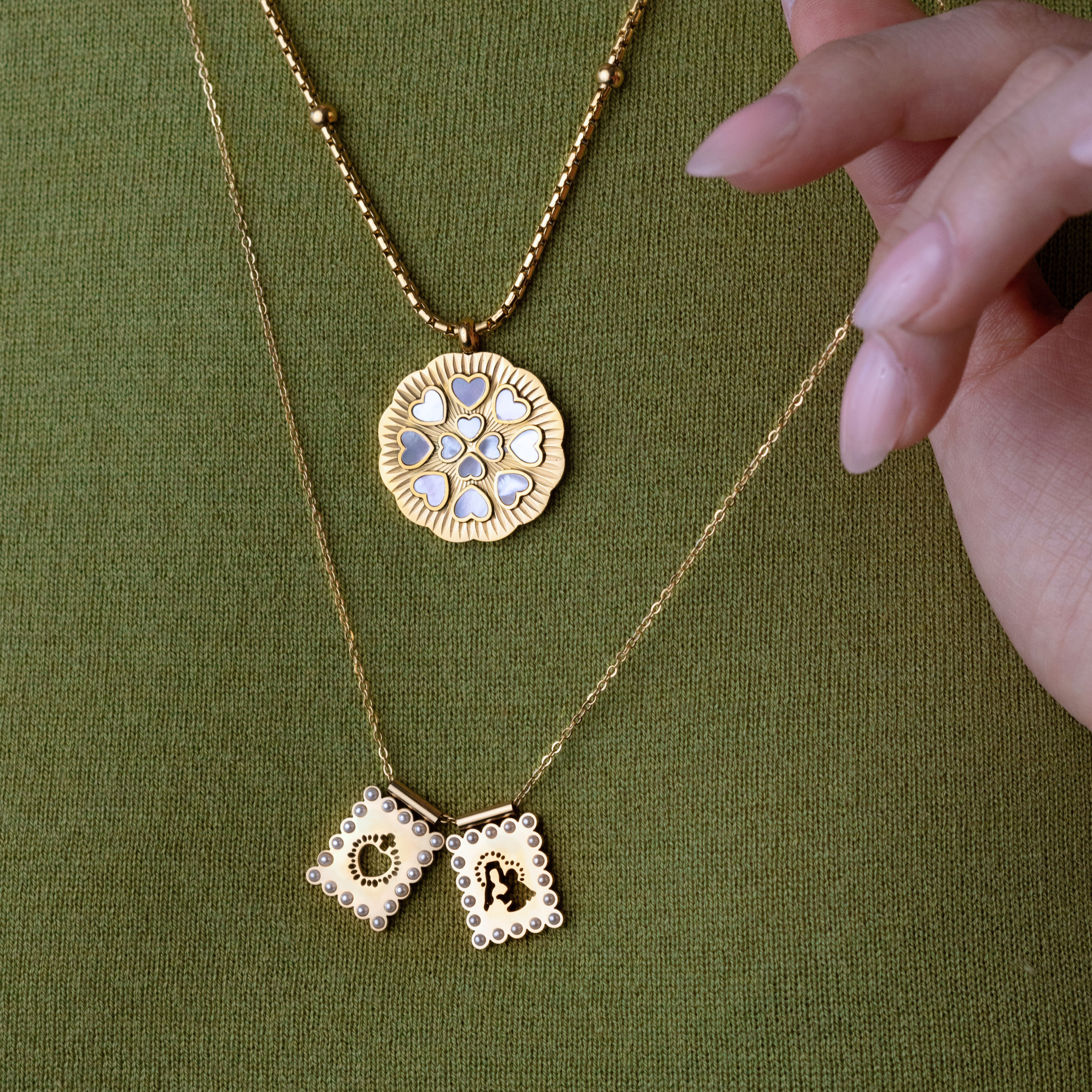 'PEARL' SCAPULAR