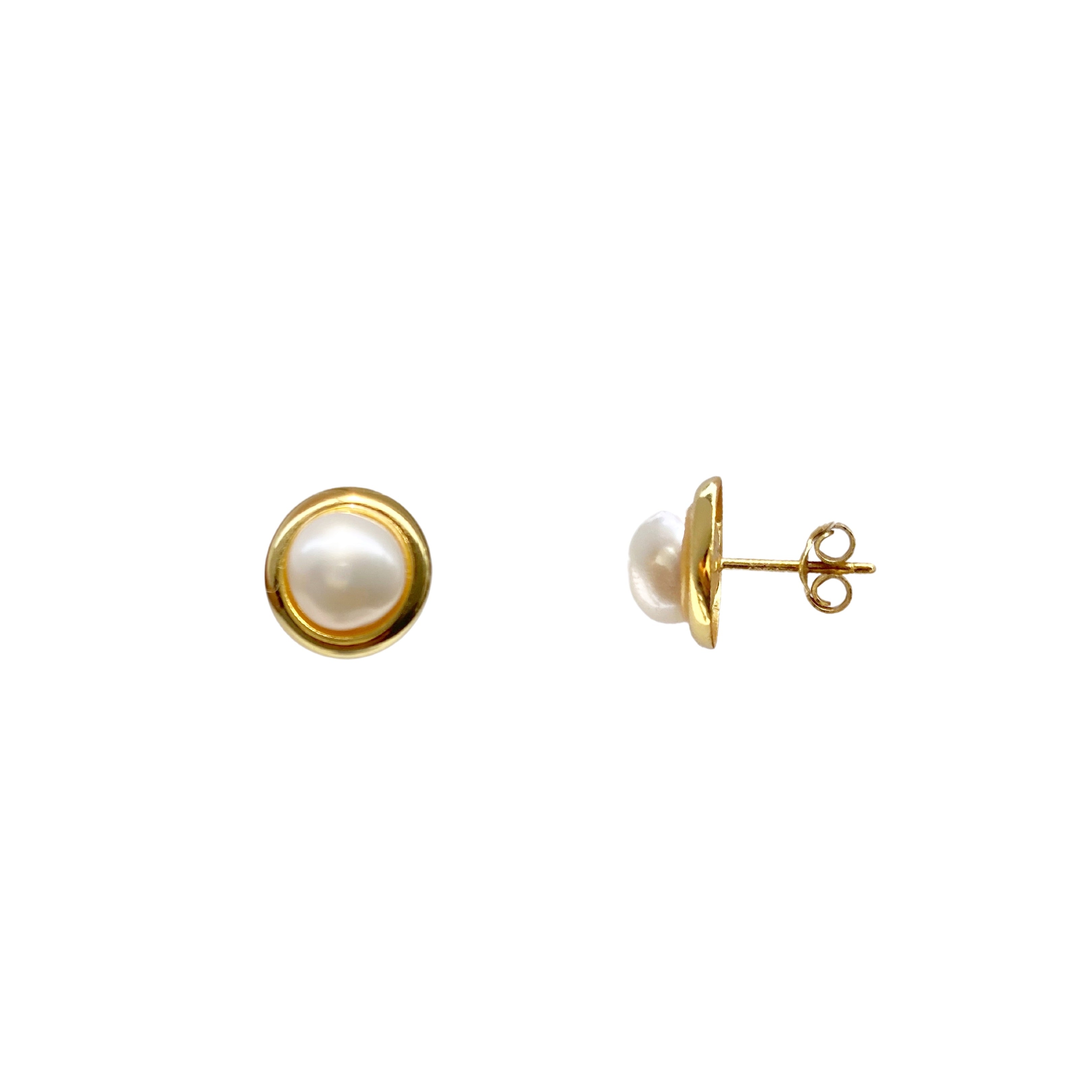 pearl stud with gold outline