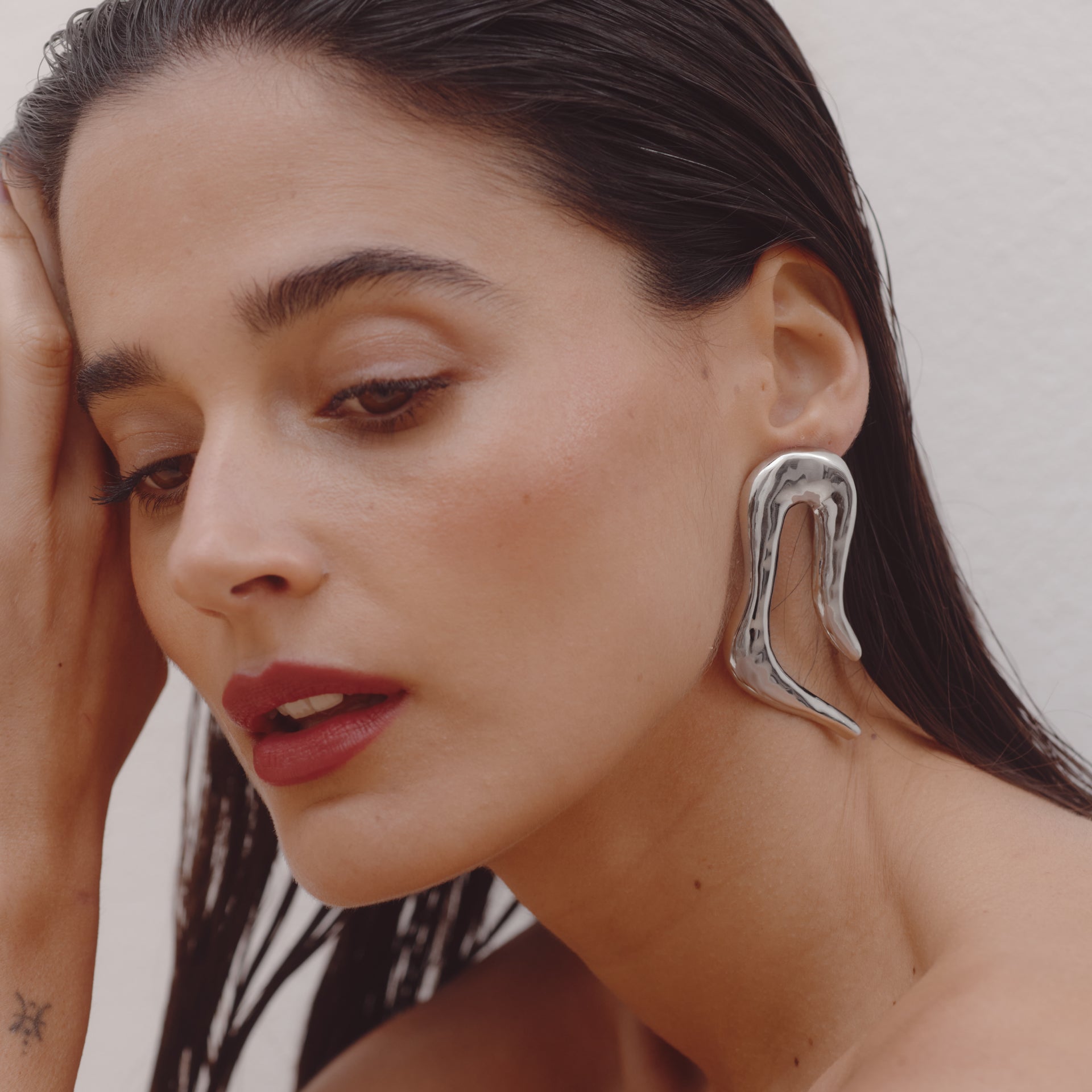 GALA TOPO EARRING